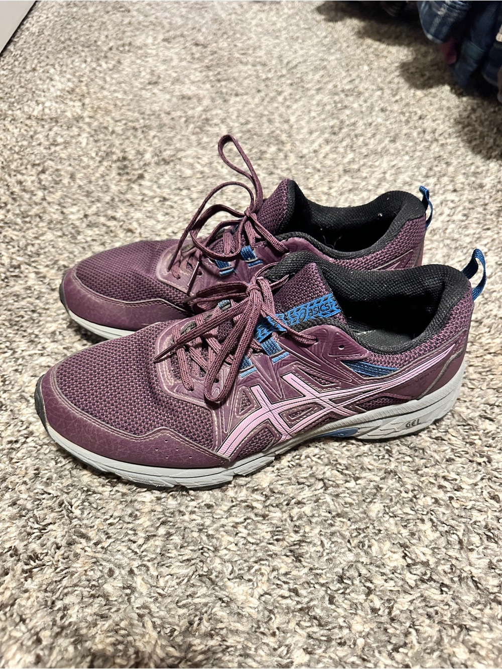 Women’s size 10 ASICS